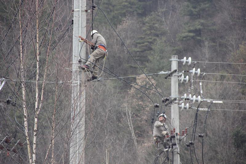 陜西地電留壩供電分公司：實施農(nóng)石線、索道線分網(wǎng)改造
