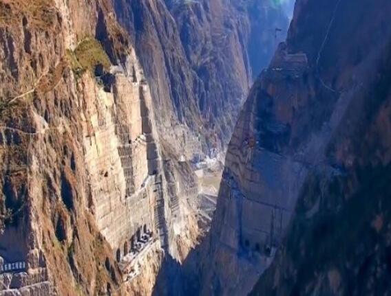 為建烏東德水電站，在峽谷底部挖90米深洞穴，用來干嘛的？
