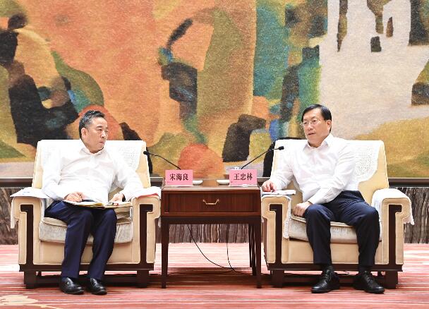 宋海良拜會(huì)武漢市委書記王忠林、市長(zhǎng)周先旺