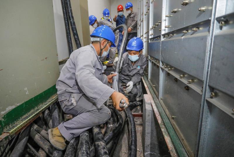 與時間賽跑，為生命加速 電力員工星夜鏖戰(zhàn)為醫(yī)院用電“增容”