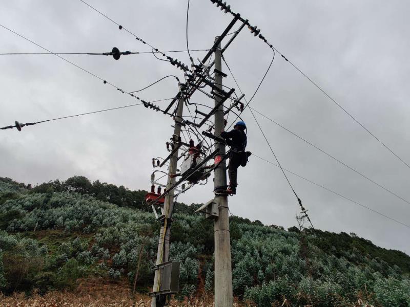 臨滄云縣供電局開展線路維護(hù)消缺，大幅提升供電可靠性