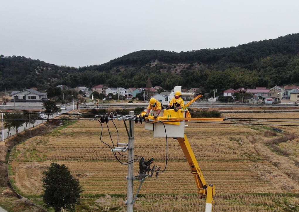 國(guó)網(wǎng)余姚市供電公司：寒潮中配網(wǎng)改造，發(fā)電車保障居民溫暖度冬