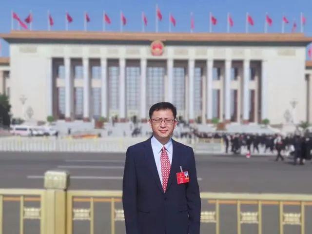 加快推動(dòng)新能源行業(yè) 與人工智能融合創(chuàng)新——訪全國(guó)人大代表、樂(lè)山太陽(yáng)能研究院院長(zhǎng)姜希猛