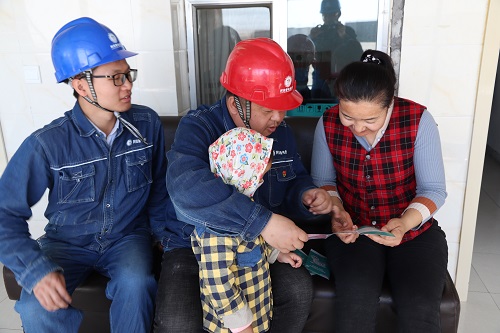 阿拉善電業(yè)局電力宣傳進(jìn)家門，客戶服務(wù)零距離