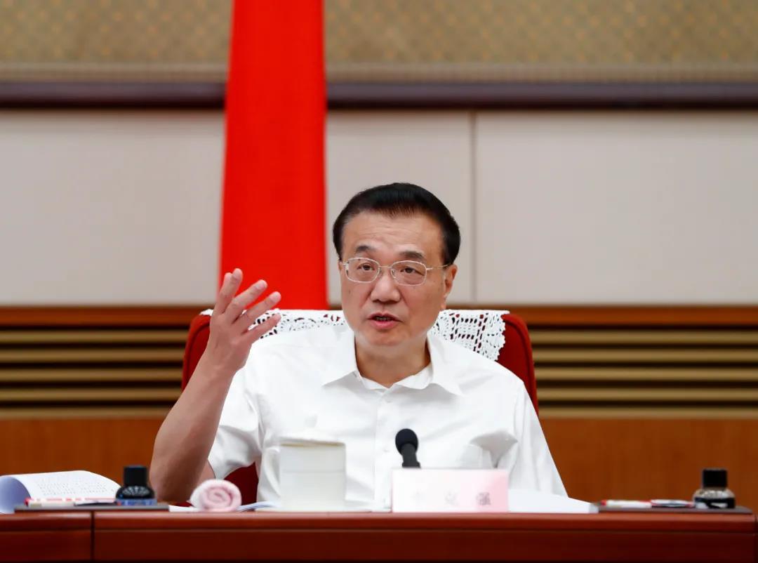 李克強(qiáng)：發(fā)揮西部風(fēng)、光、水電等優(yōu)勢(shì) 建大型清潔能源基地