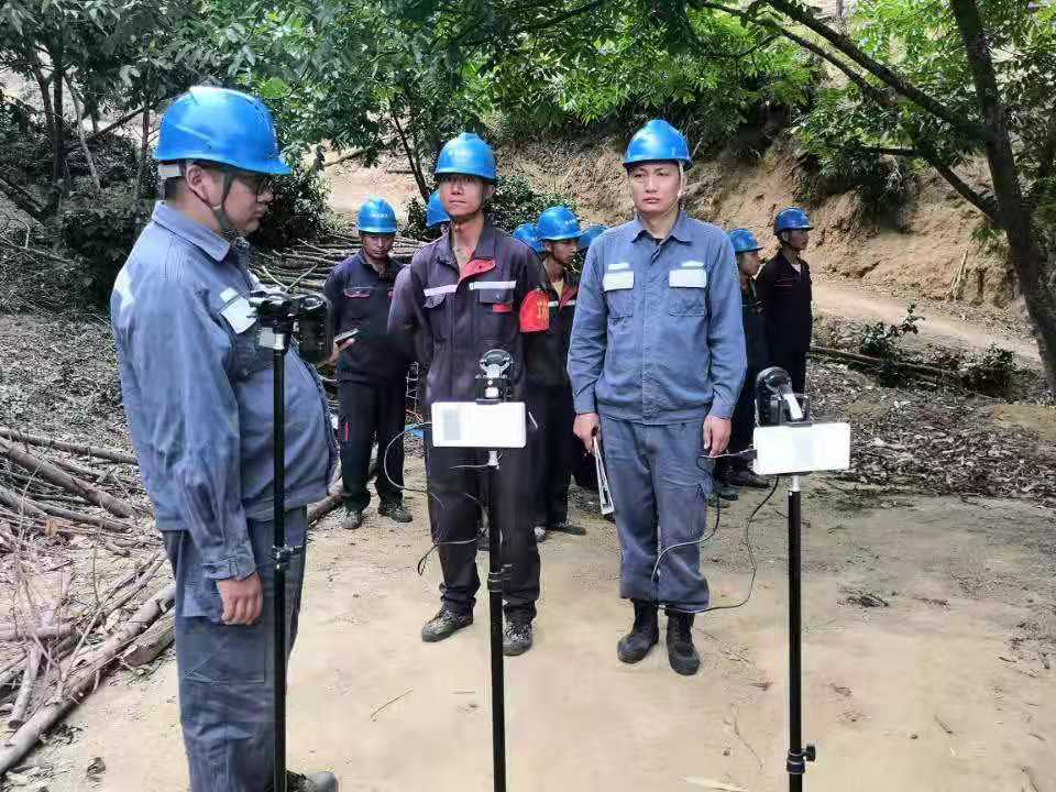 臨滄云縣供電局配電管理三所開(kāi)展隱患整改，切實(shí)保障用戶(hù)用電安全