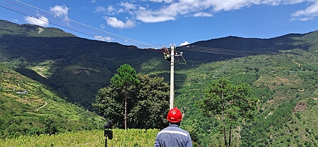 鳳慶供電局新華供電所供電火力全開，助力當(dāng)?shù)乜緹煯a(chǎn)業(yè) 穩(wěn)定發(fā)展