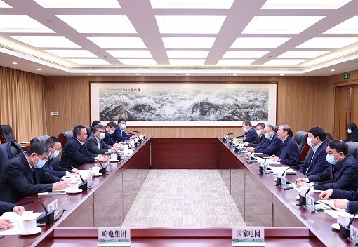 辛保安、張智剛與哈電集團(tuán)董事長(zhǎng)曹志安、總經(jīng)理吳偉章會(huì)談