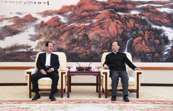 丁焰章拜會內(nèi)蒙古自治區(qū)黨委書記、人大常委會主任石泰峰