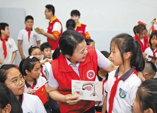 浙江永嘉縣紅十三愛心社25年，幫助4630名貧困學(xué)生