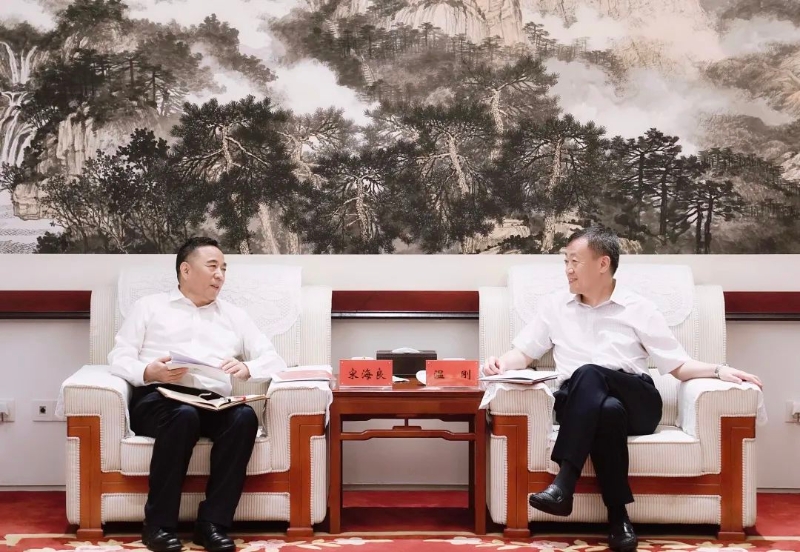 宋海良孫洪水與中國融通集團董事長溫剛、總經(jīng)理馬正武座談