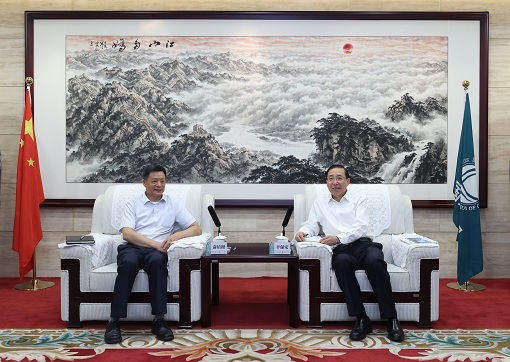 國家電網(wǎng)有限公司董事長、黨組書記辛保安與東方電氣集團董事長俞培根會談