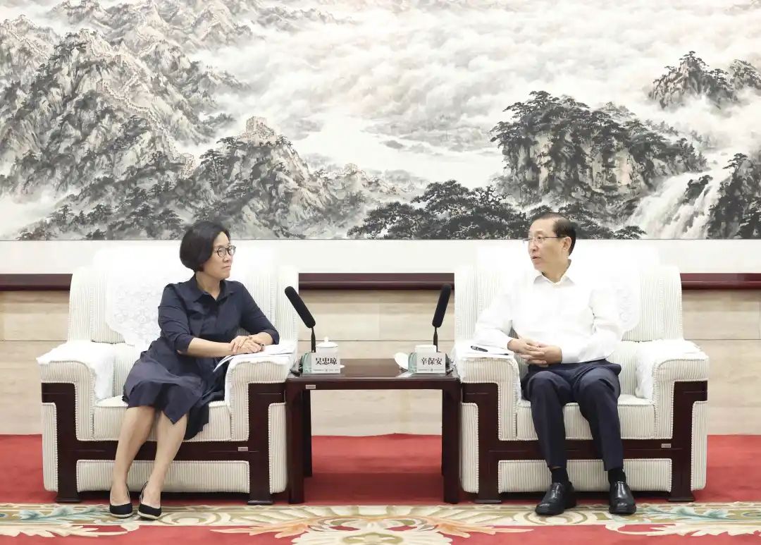 國家電網(wǎng)董事長、黨組書記辛保安與江西省委副書記、贛州市委書記吳忠瓊會談