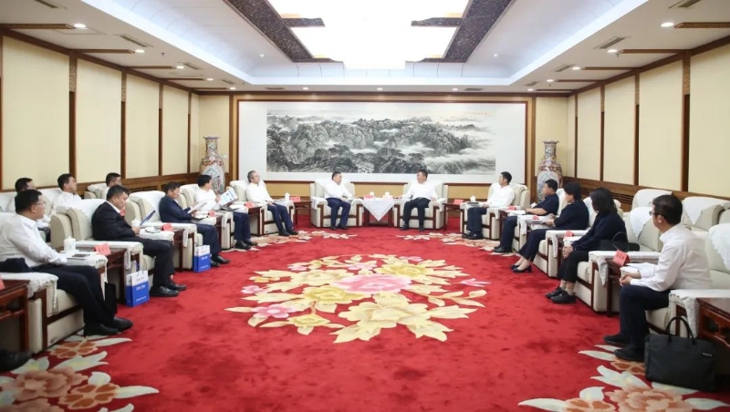 宋海良與內(nèi)蒙古自治區(qū)黨委常委、呼和浩特市委書記包鋼座談
