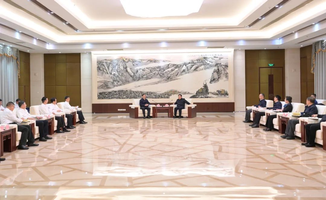 國家電網(wǎng)公司董事長、黨組書辛保安與四川省委書記王曉暉會談