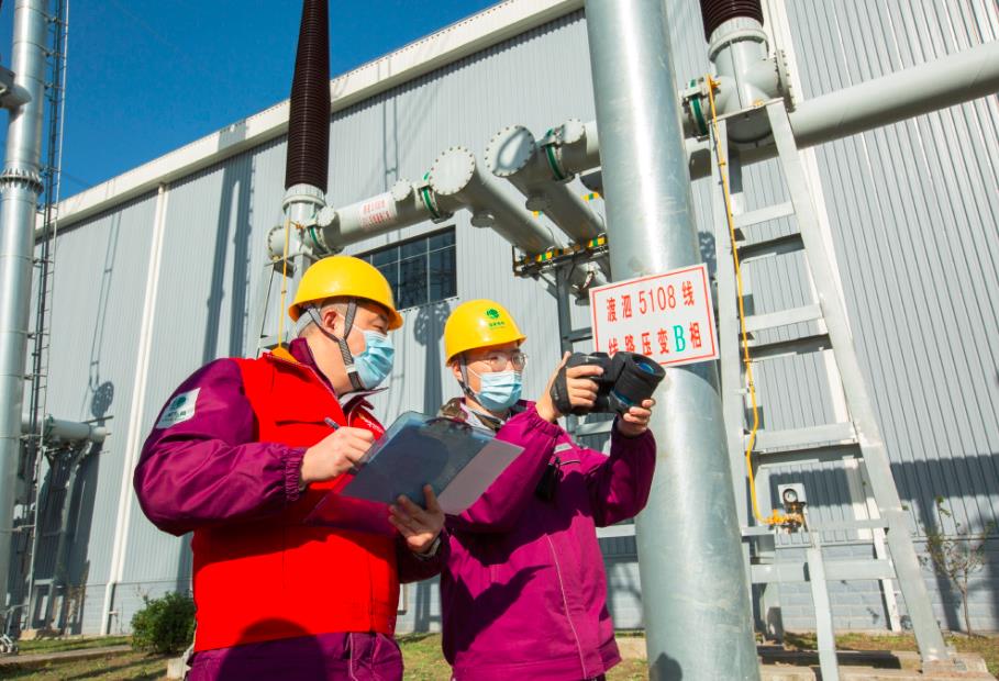 寒潮來(lái)襲!上海電力職工開(kāi)展特巡900次，保障電力主網(wǎng)架以最佳狀態(tài)迎寒潮