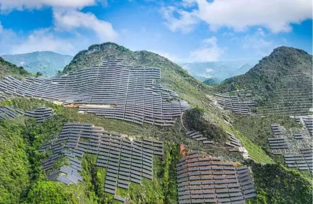 全國首例！吉電股份“大容量、高坡度”集中式山地光伏項(xiàng)目并網(wǎng)