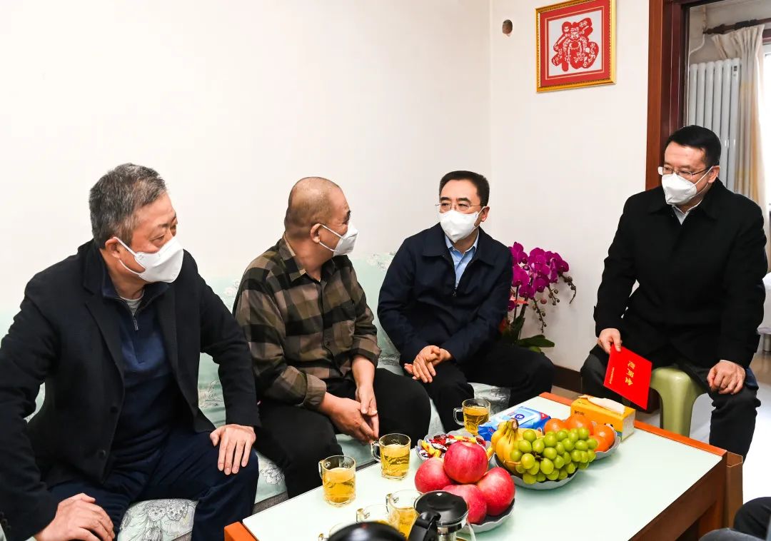 鄒磊、劉明勝走訪慰問退休老領(lǐng)導(dǎo)、勞模遺屬、困難黨員群眾