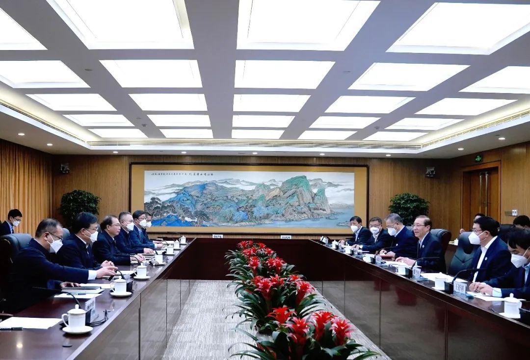 華電集團董事長江毅、總經理葉向東與國家電網(wǎng)董事長辛保安、總經理張智剛舉行會談
