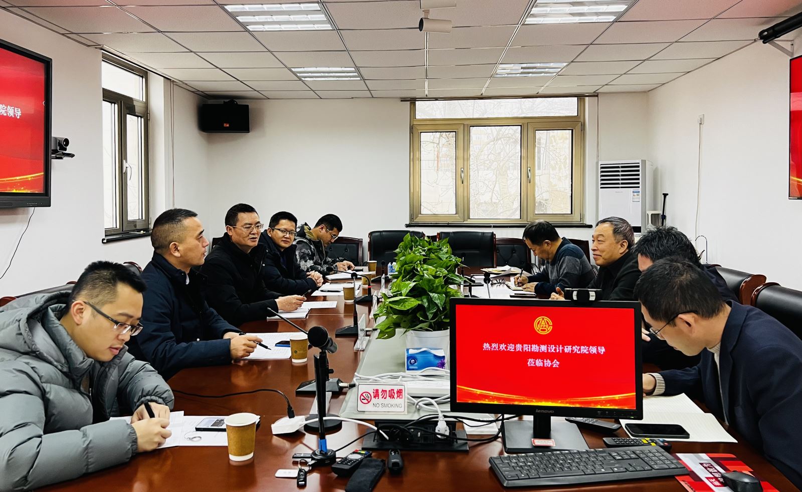 中國(guó)電力規(guī)劃設(shè)計(jì)協(xié)會(huì)李愛民與中國(guó)電建貴陽(yáng)院、國(guó)網(wǎng)江蘇電力設(shè)計(jì)咨詢公司領(lǐng)導(dǎo)座談交流