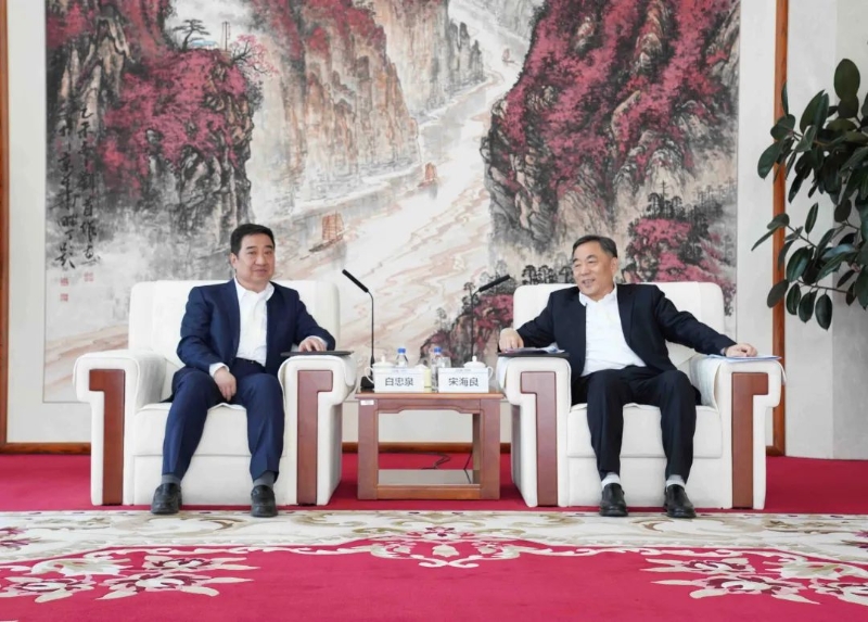 中國能建黨委書記、董事長宋海良與中國電氣裝備黨委書記、董事長白忠泉會談
