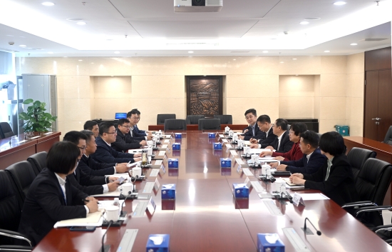 中國電建黨委常委、副總經(jīng)理王小軍與中國華電集團黨組成員、副總經(jīng)理李旭紅會談
