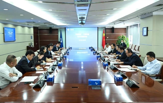 中國(guó)電建黨委常委、副總經(jīng)理劉源與中國(guó)建材股份副總裁王兵舉行會(huì)談
