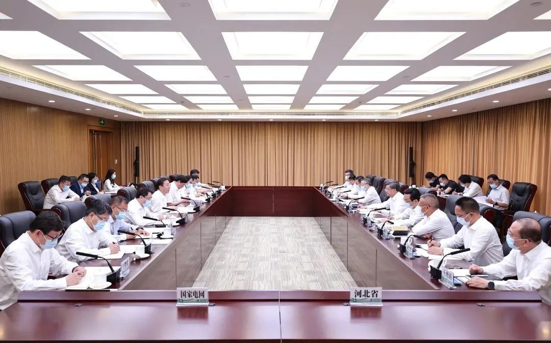 國家電網(wǎng)董事長辛保安、總經(jīng)理張智剛與河北省委書記倪岳峰會談