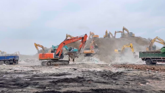 【防汛救災(zāi) 央企行動】爭分奪秒加固堤壩，中建集團馳援天津防汛抗洪一線