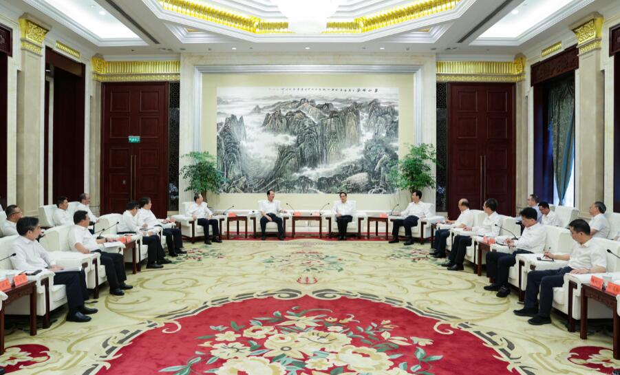 中國(guó)電建黨委書(shū)記、董事長(zhǎng)丁焰章拜會(huì)貴州省委書(shū)記徐麟、省長(zhǎng)李炳軍