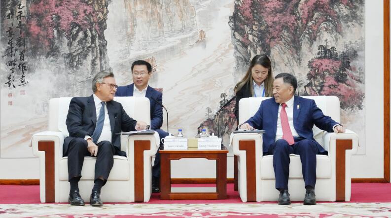 中國能建黨委書記、董事長宋海良與渣打集團(tuán)主席韋浩思會(huì)談