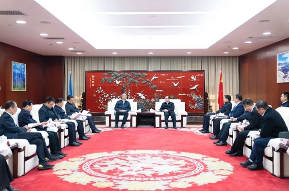 江毅會(huì)見(jiàn)陜西省人大常委會(huì)副主任、寶雞市委書(shū)記楊廣亭