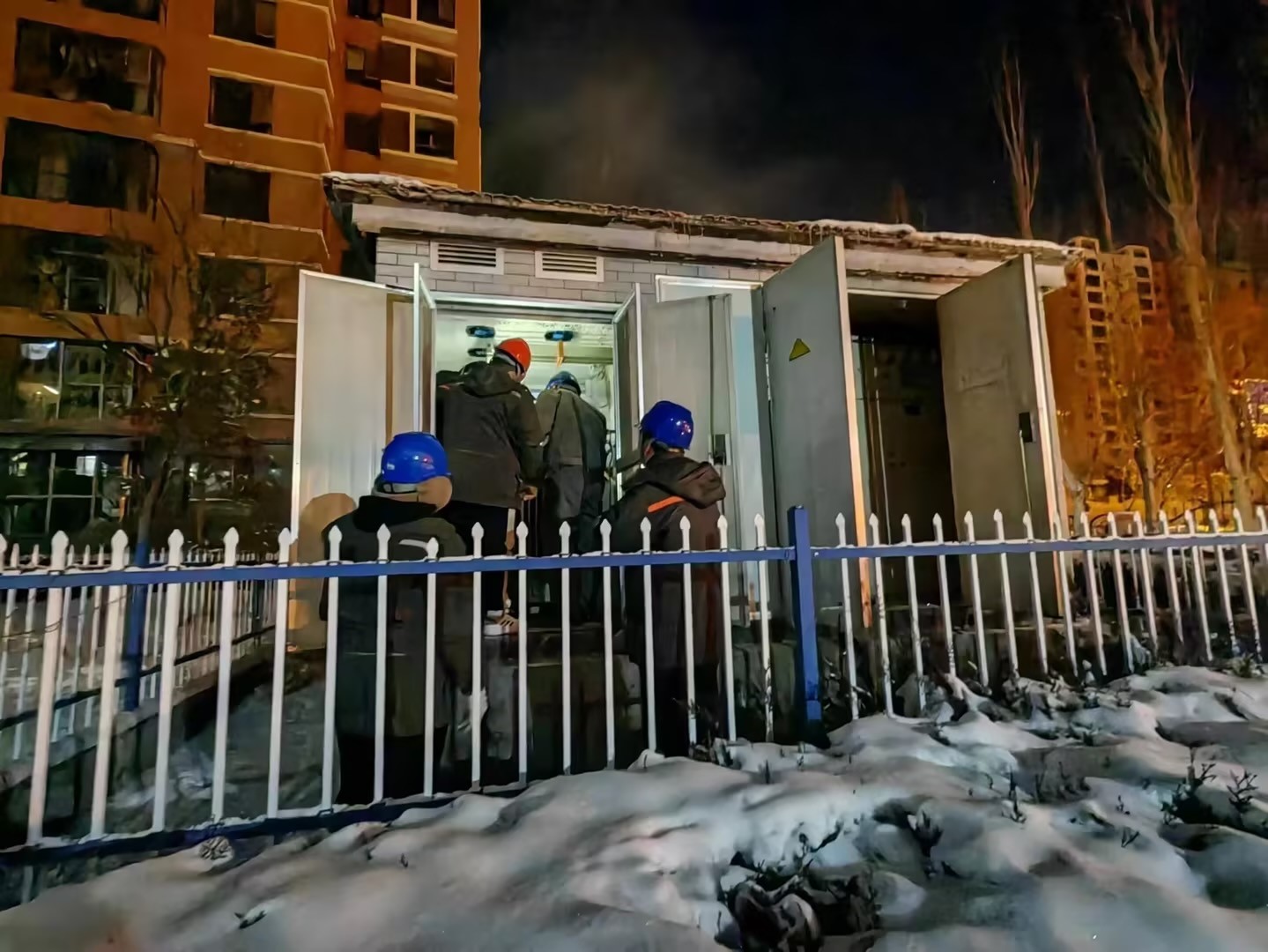 風雪來襲入冬寒，電力搶修送溫暖