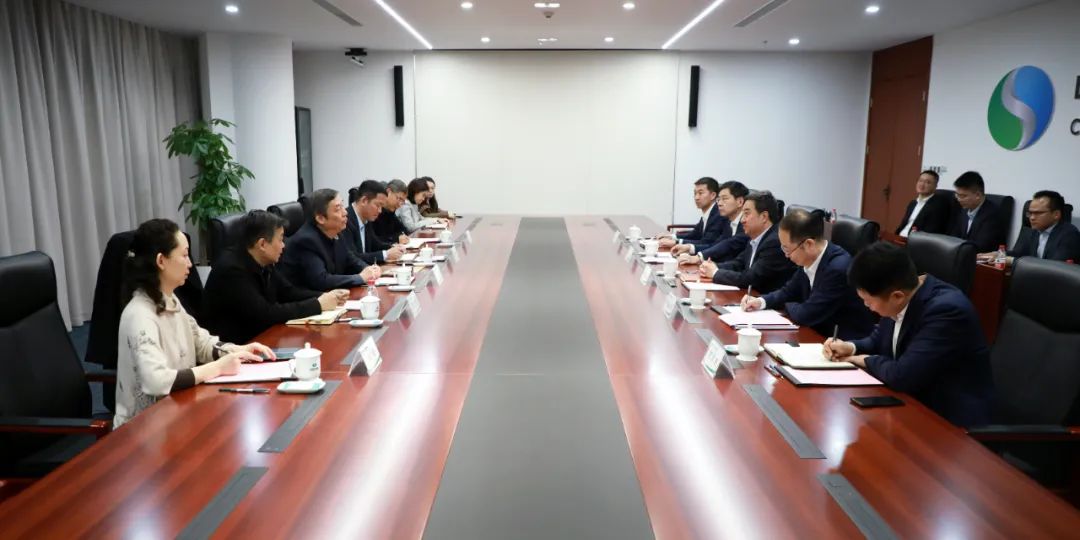 中國電氣裝備黨委書記、董事長白忠泉會見上海市經(jīng)濟和信息化委員會副主任戎之勤