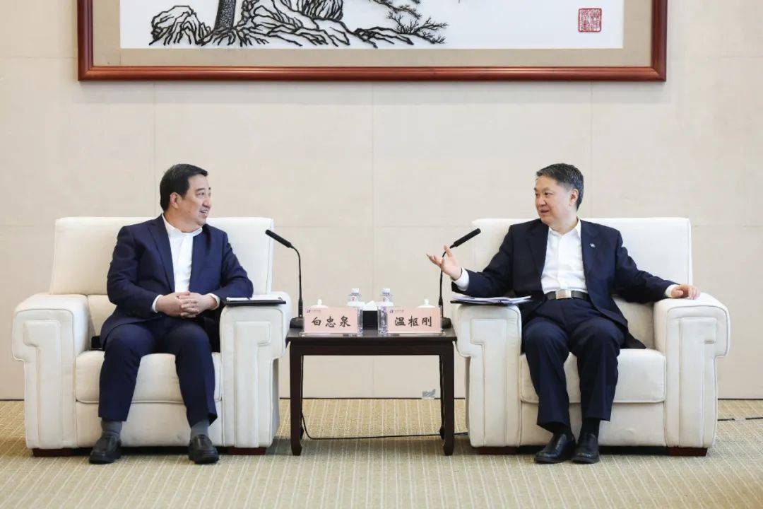 中國(guó)電氣裝備董事長(zhǎng)白忠泉、總經(jīng)理周群拜訪中國(guó)華能董事長(zhǎng)溫樞剛