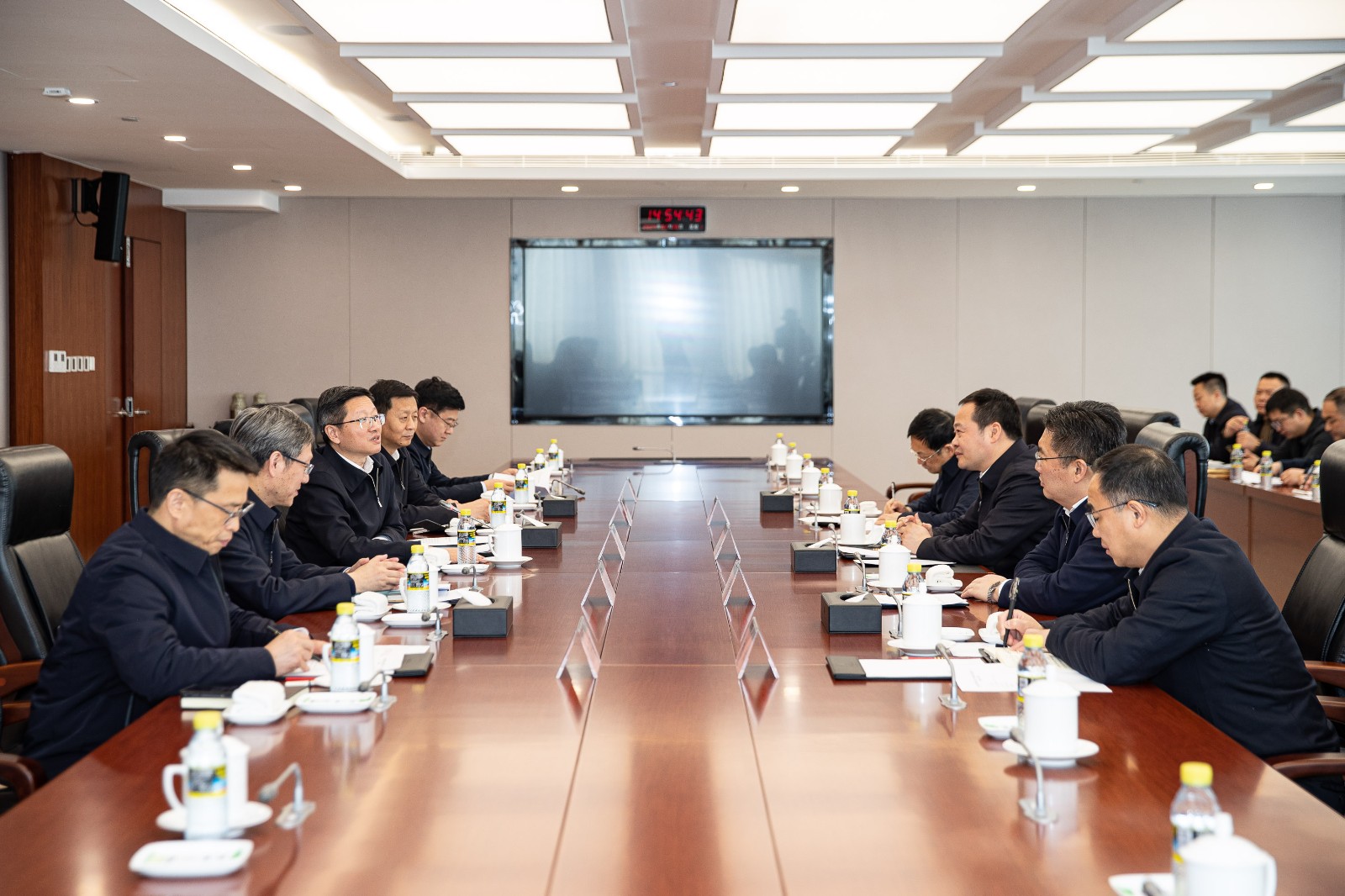 國家能源集團(tuán)公司總經(jīng)理、黨組副書記余兵會見上饒市委書記陳云