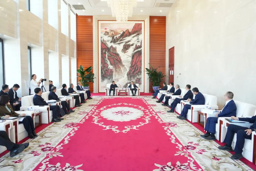 中國(guó)能建黨委書記、董事長(zhǎng)宋海良與吉林省副省長(zhǎng)李國(guó)強(qiáng)會(huì)談