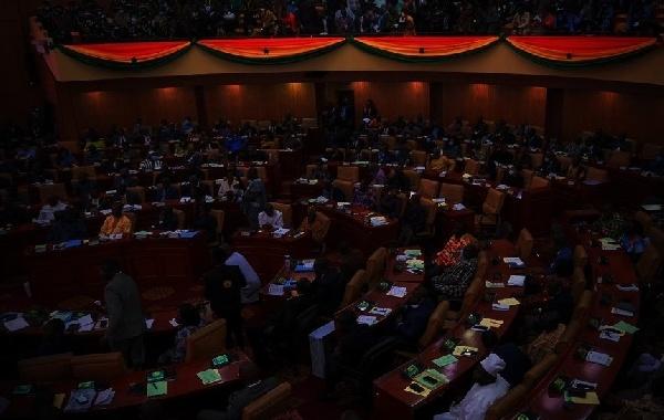 英媒：加納議會欠電費，電力公司拉閘打斷國情咨文