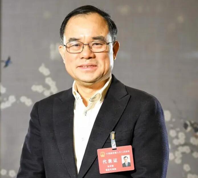 【兩會(huì)好聲音】全國人大代表、長(zhǎng)安汽車董事長(zhǎng)朱華榮：強(qiáng)化市場(chǎng)調(diào)節(jié)手段，進(jìn)一步改善汽車消費(fèi)環(huán)境