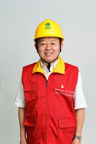 全國(guó)人大代表、國(guó)網(wǎng)浙江慈溪市供電公司客服中心社區(qū)經(jīng)理錢海軍——讓訴訟服務(wù)之光照亮千家萬戶