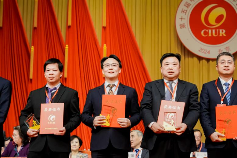 中國(guó)能建綠色建材公司黨委書(shū)記、董事長(zhǎng)，綠色先進(jìn)材料研究院院長(zhǎng)蔣洋榮獲“2023年中國(guó)產(chǎn)學(xué)研合作創(chuàng)新獎(jiǎng)”