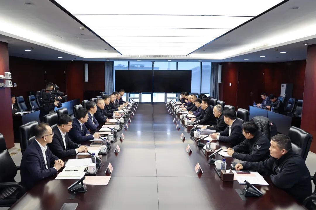華電集團(tuán)黨組副書記、總經(jīng)理葉向東與北京市副市長(zhǎng)高朋舉行會(huì)談