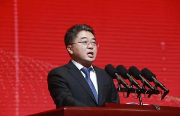 “垃圾大王”嚴(yán)圣軍，拿啥完成近千億投資?