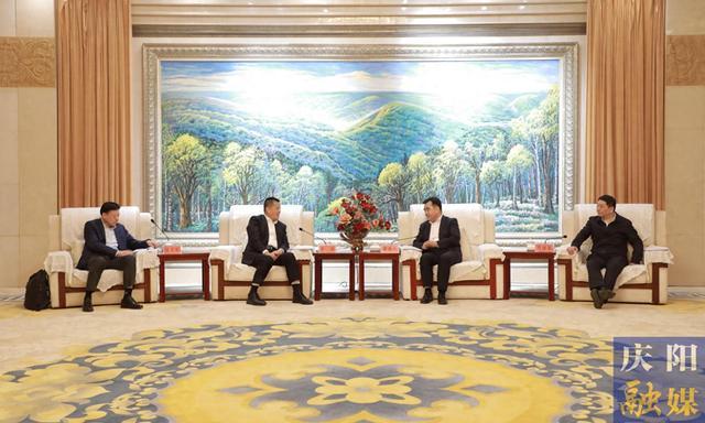 慶陽市委書記黃澤元、市長(zhǎng)周繼軍與山東能源集團(tuán)黨委書記、董事長(zhǎng)李偉一行座談
