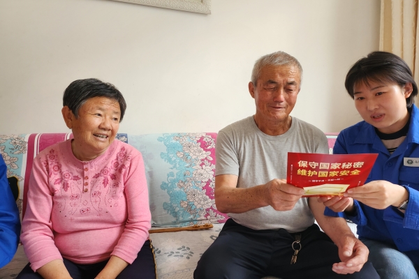 內(nèi)蒙古電力公司烏海千里山供電公司黨支部、工會、團支部（青工委）開展“蒙電愛心光明行”保密宣傳活動