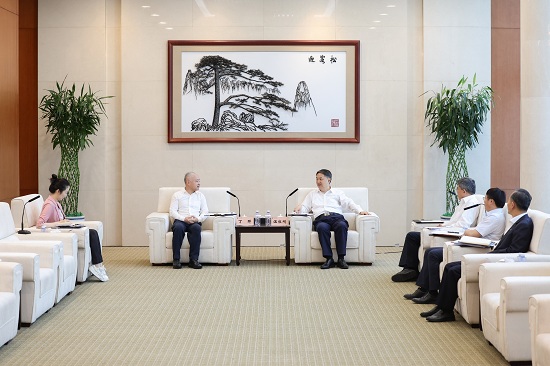 華能集團(tuán)黨組書(shū)記、董事長(zhǎng)溫樞剛會(huì)見(jiàn)?？谑惺虚L(zhǎng)丁暉