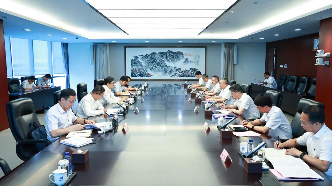 國(guó)家能源局黨組成員、副局長(zhǎng)何洋到中國(guó)華電開(kāi)展專(zhuān)題調(diào)研
