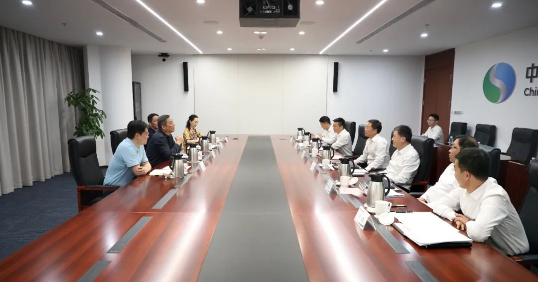 中國電氣裝備李洪鳳董事長、周群總經(jīng)理會見上海市經(jīng)信委副主任戎之勤