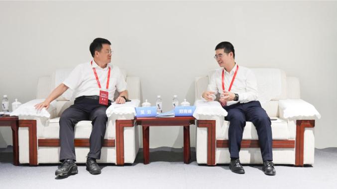 吳云與中國科學(xué)院院士、中國氫能聯(lián)盟戰(zhàn)略指導(dǎo)