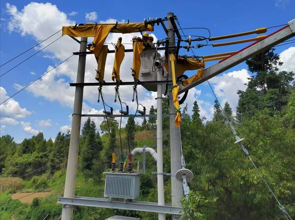 貴州石阡供電局大力推進低電壓、重過載專項治理，提升電力供應穩(wěn)定性